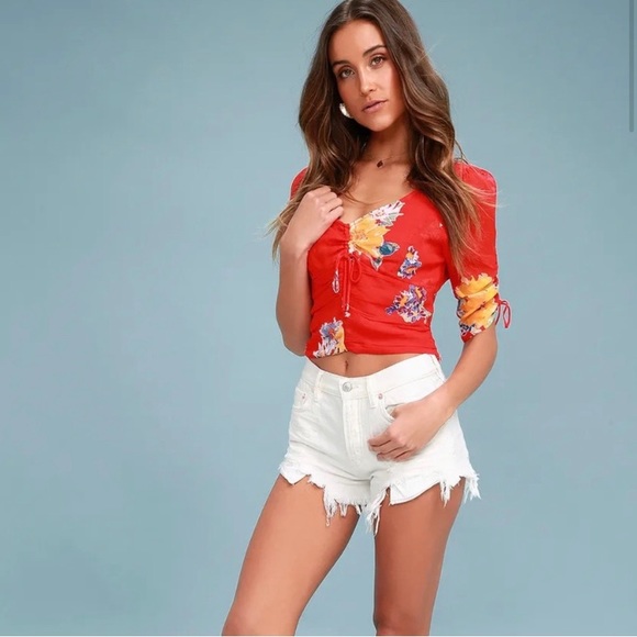 81. 🍒 Free People Loving Good Vibrations Cutoffs - Picture 1 of 1
